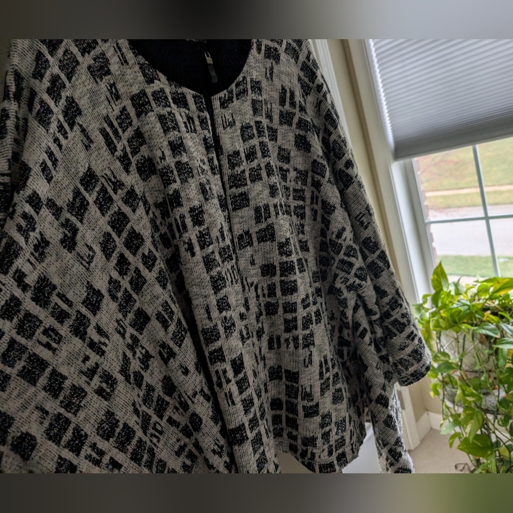 Frank Lyman Design Zip Up Sweater Poncho Gorgeous